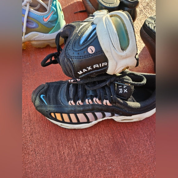 Shoes - Picture 1 of 7